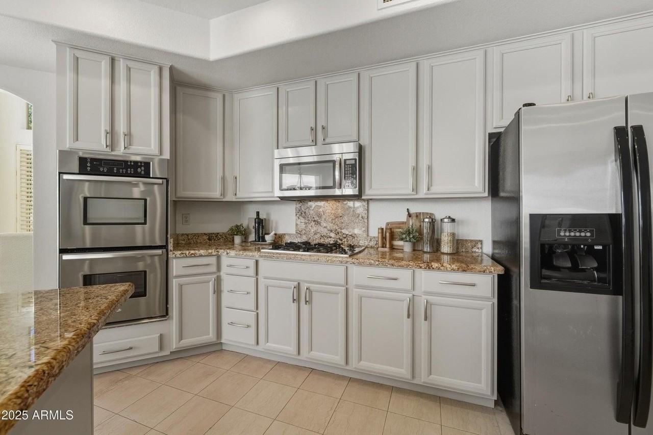 20652 N 53rd Ave - Photo 7 of 15