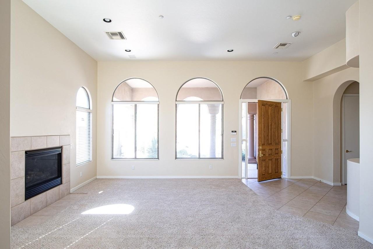 11183 E Beck Ln - Photo 3 of 26