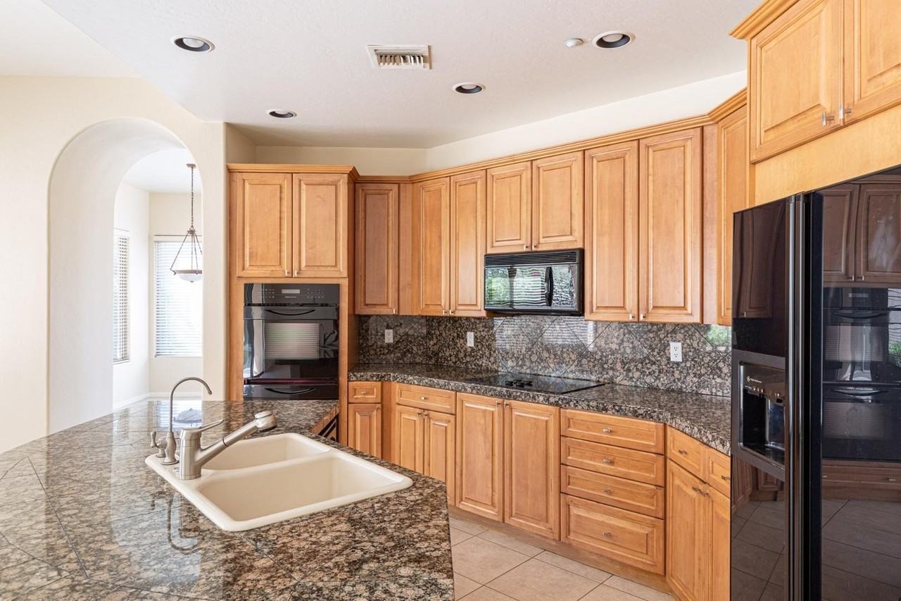 11183 E Beck Ln - Photo 7 of 26