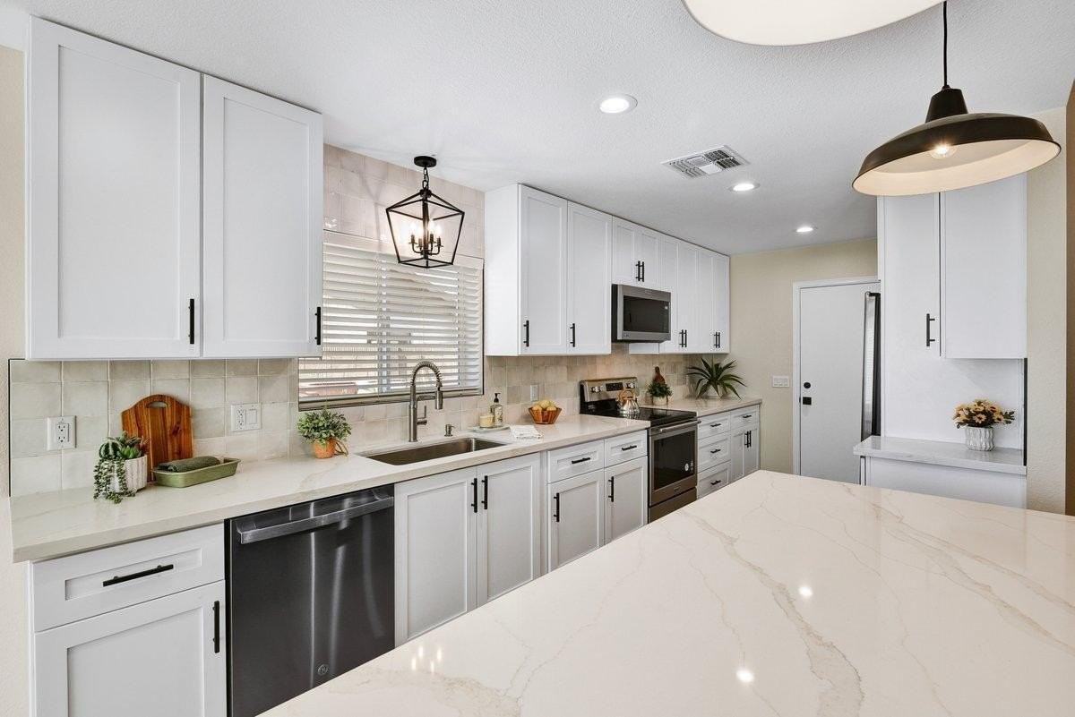 7331 W Windrose Dr - Photo 5 of 17