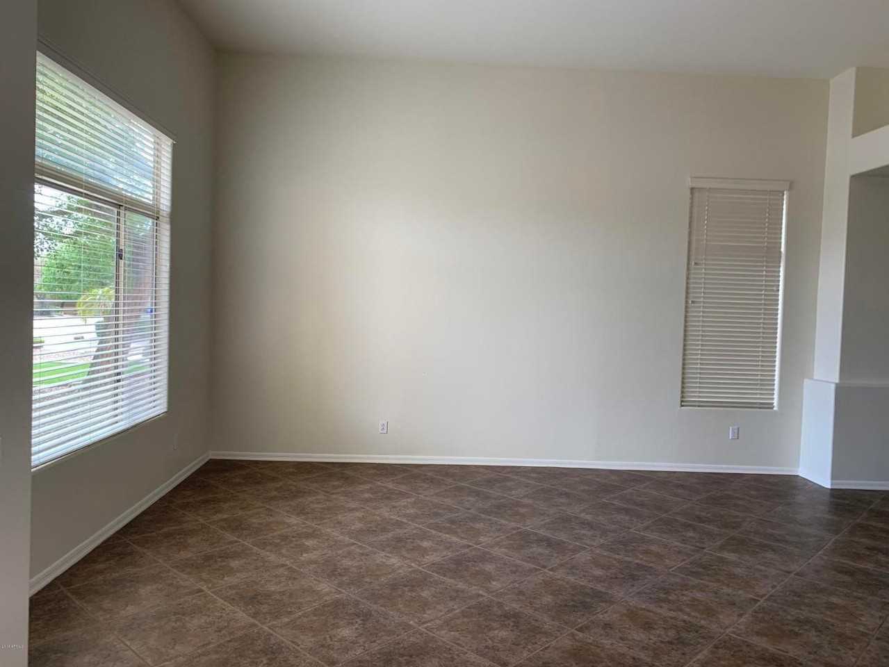 1530 W Thompson Way - Photo 5 of 21