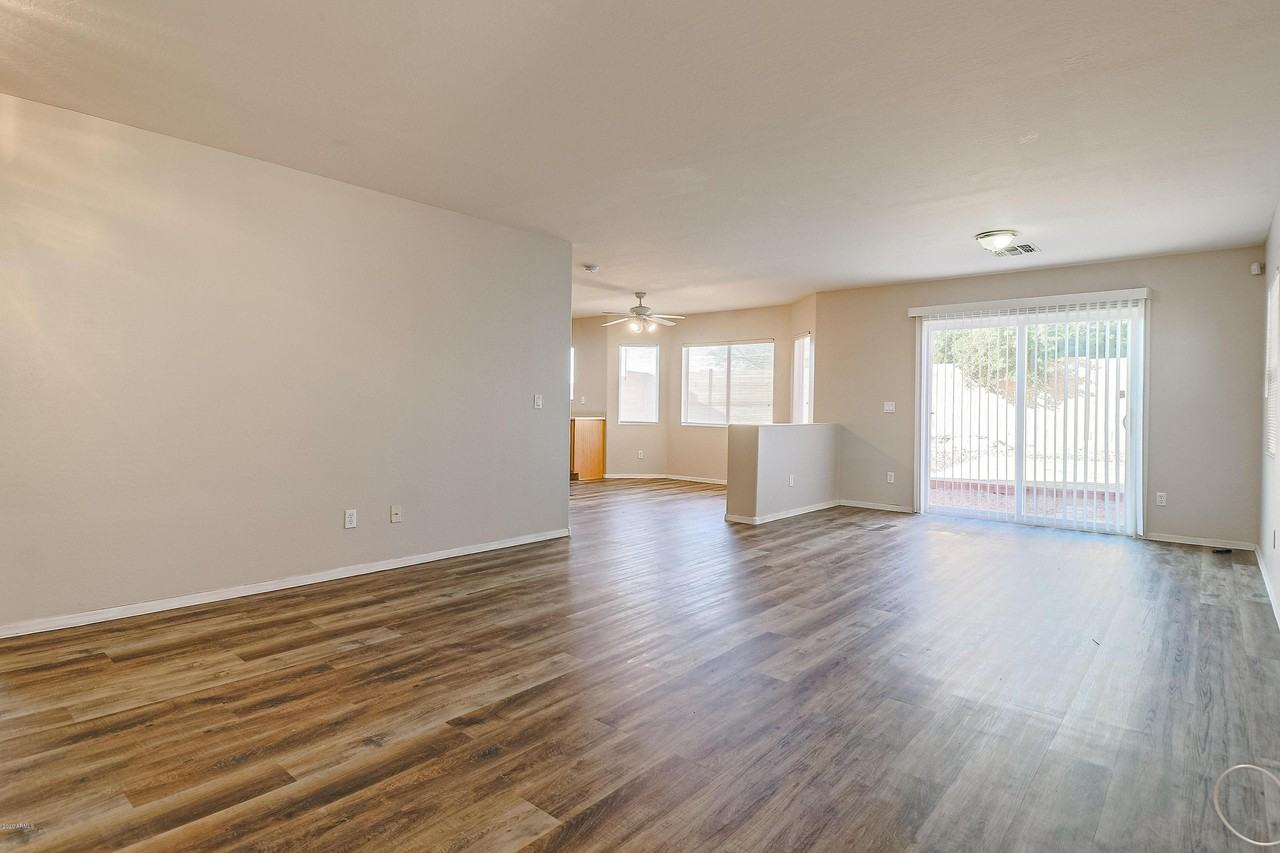 12446 W Ash St - Photo 2 of 16