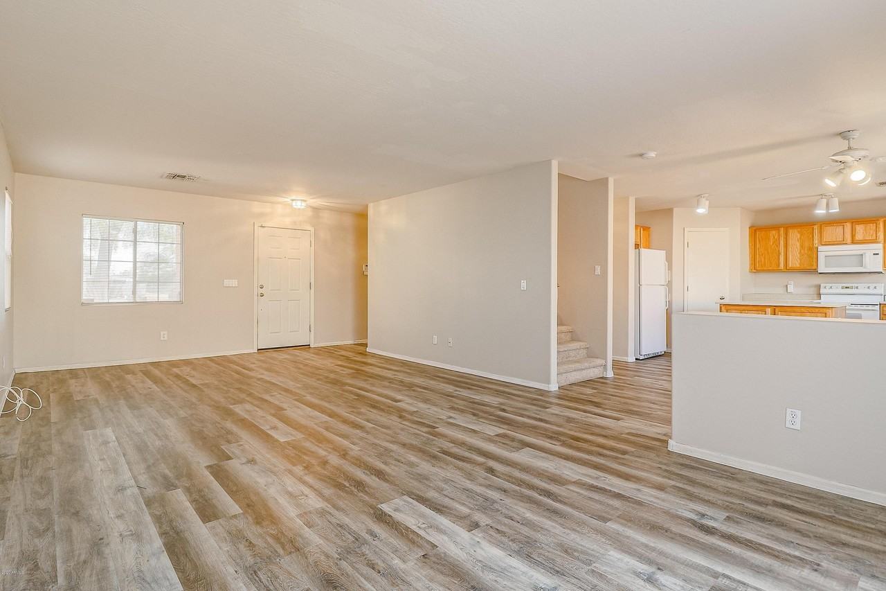 12446 W Ash St - Photo 3 of 16