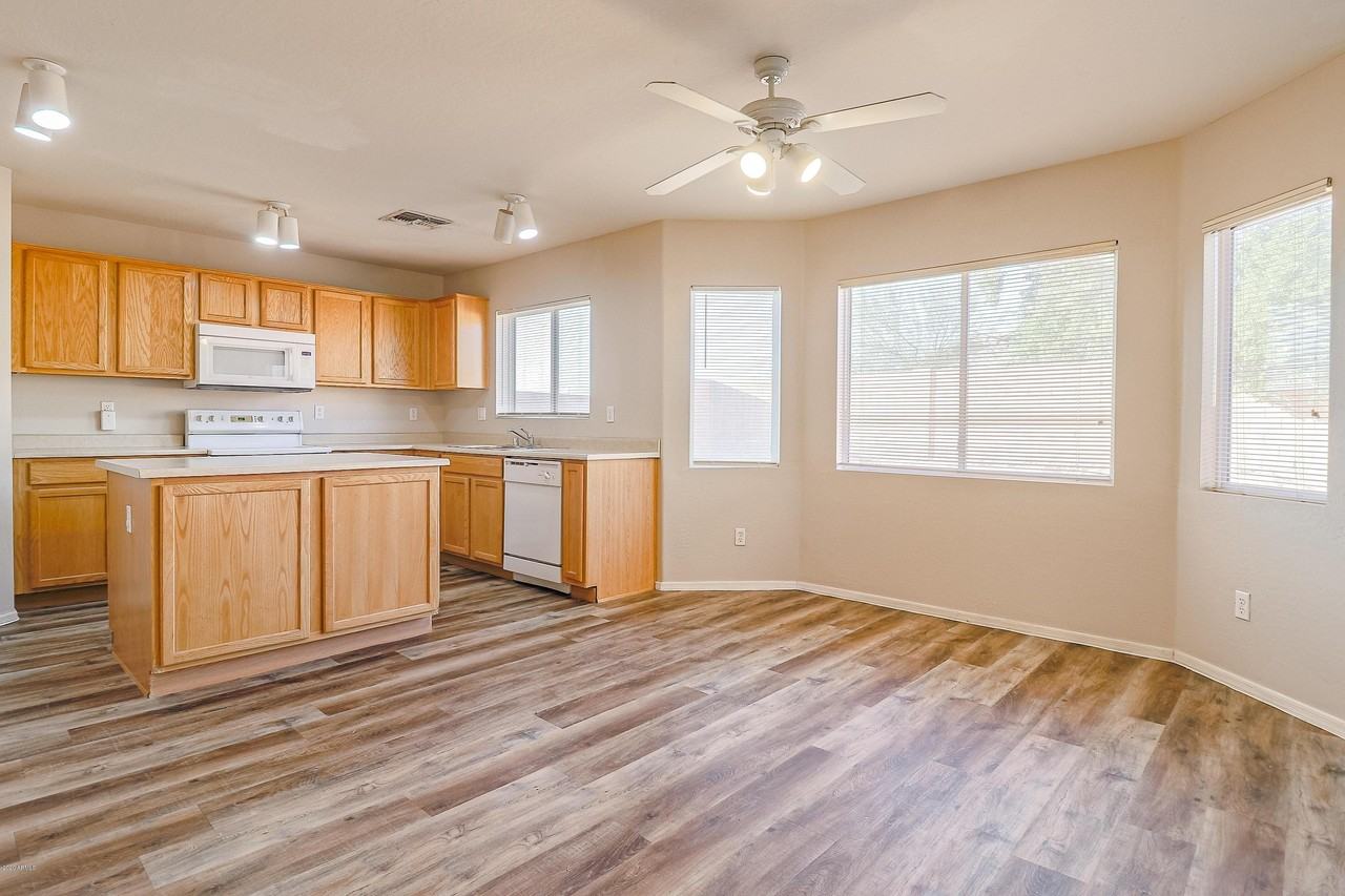 12446 W Ash St - Photo 4 of 16