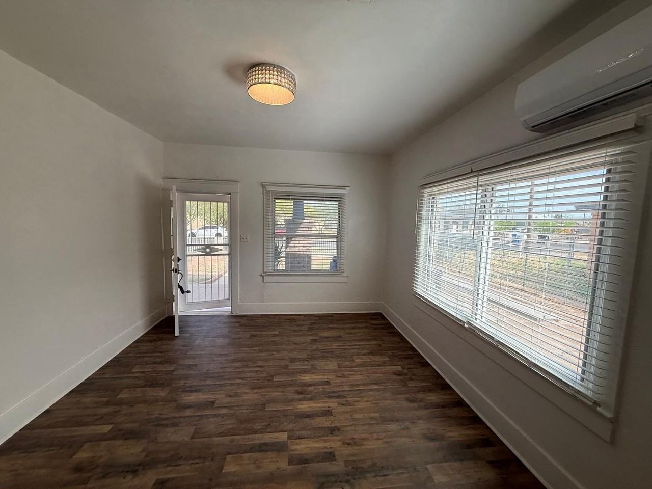 710 S 1st St - Photo 2 of 16