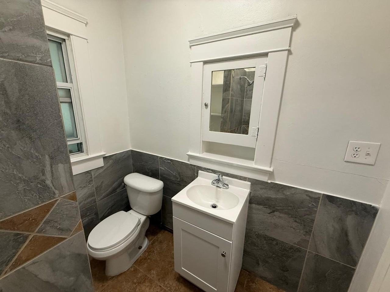 710 S 1st St - Photo 3 of 16