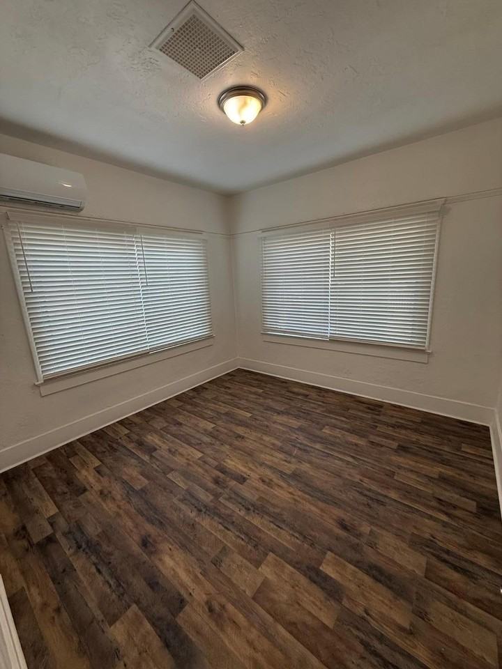 710 S 1st St - Photo 5 of 16