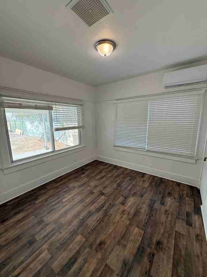 710 S 1st St - Photo 6 of 16