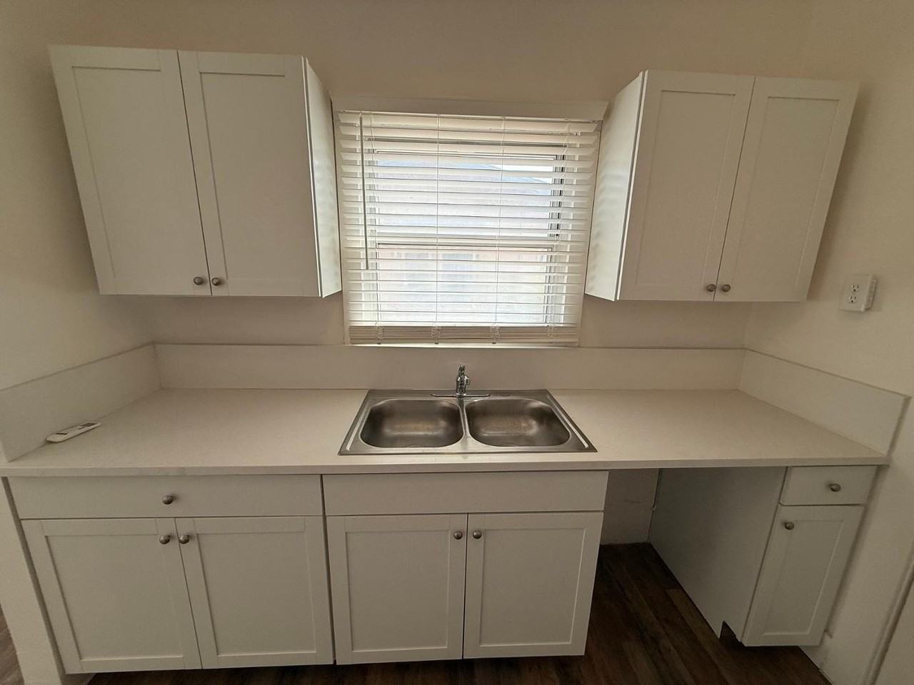 710 S 1st St - Photo 7 of 16