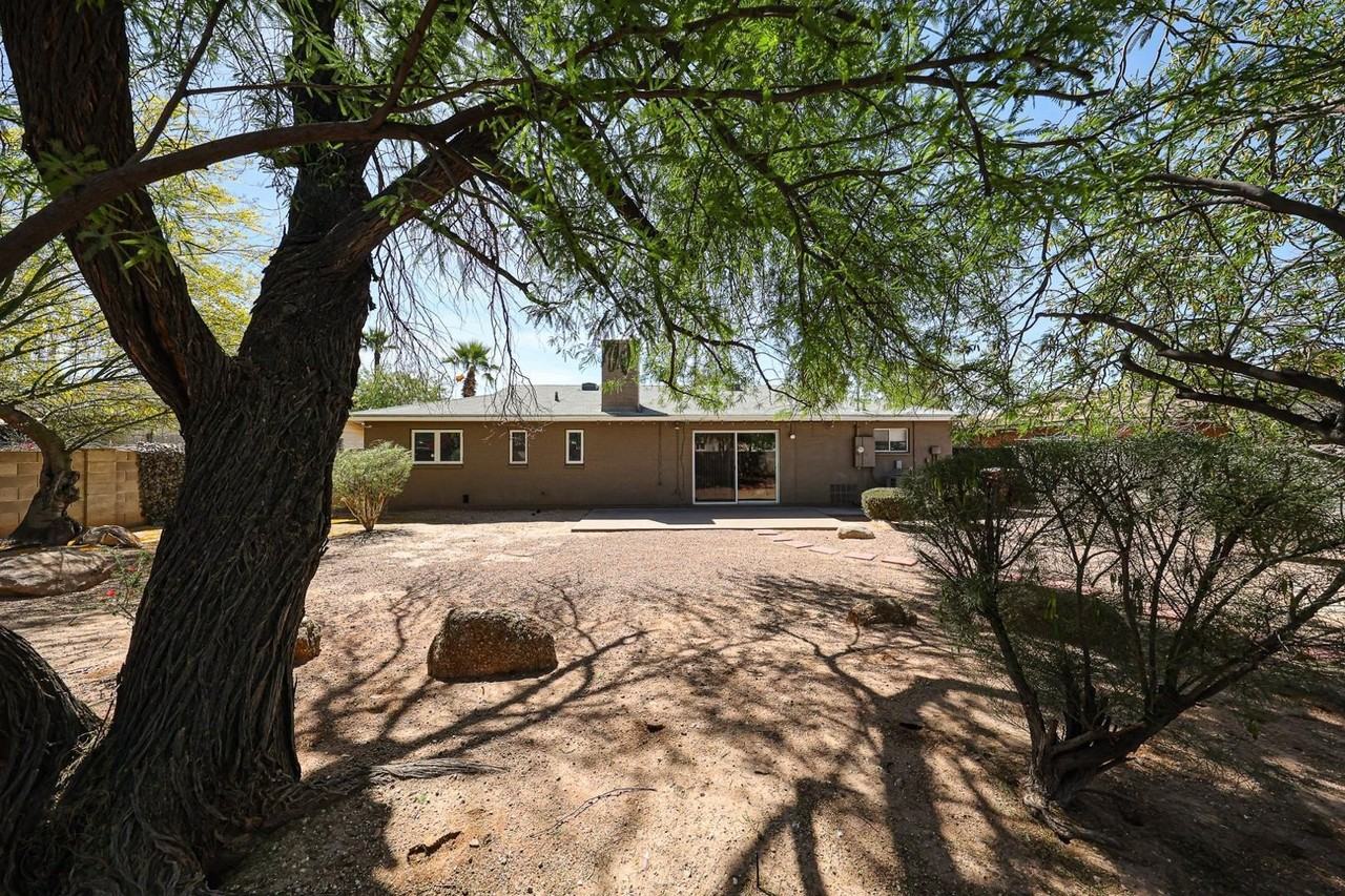 7608 E 4th St - Photo 3 of 21