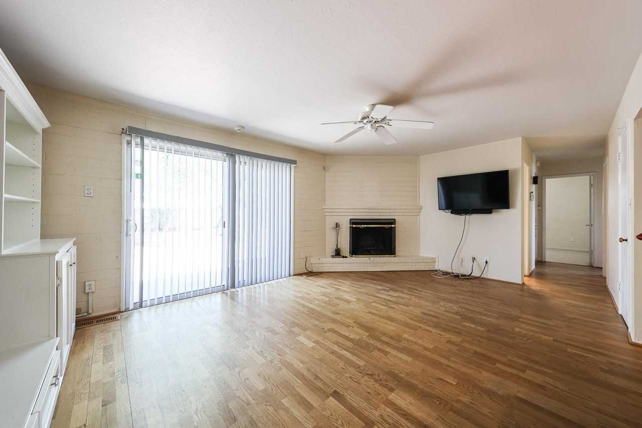 7608 E 4th St - Photo 4 of 21