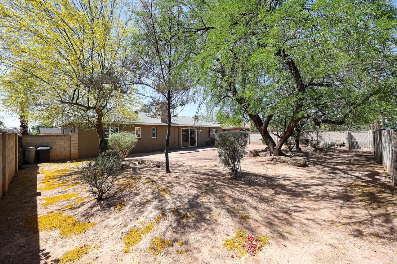 7608 E 4th St - Photo 6 of 21