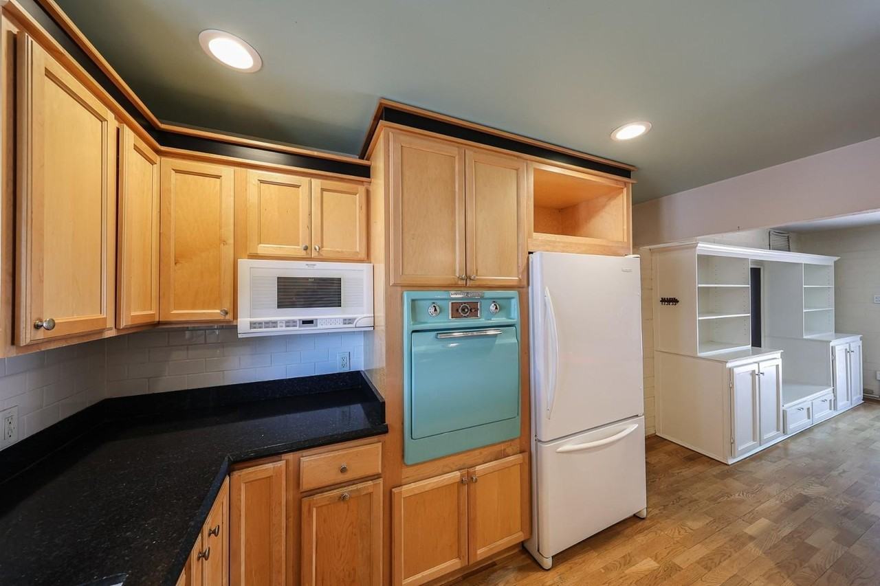 7608 E 4th St - Photo 7 of 21