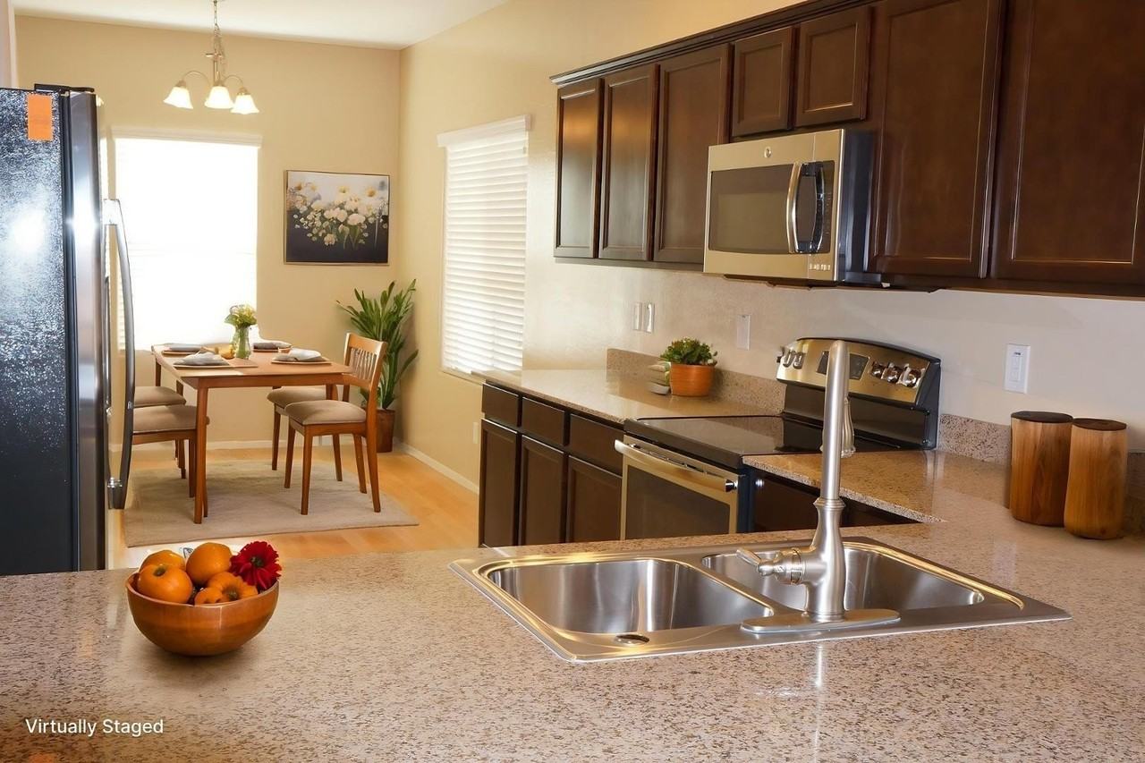 2656 E Gillcrest Rd - Photo 2 of 24