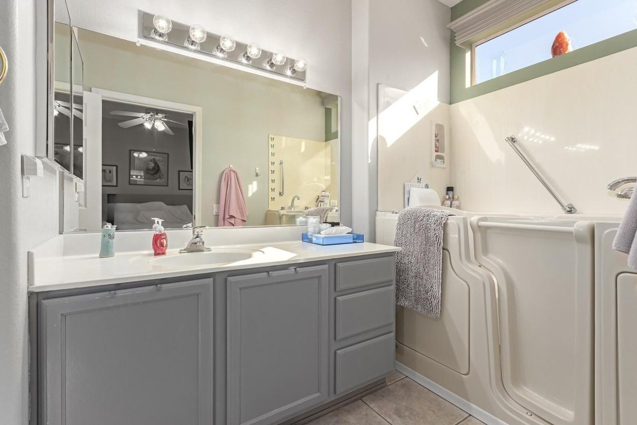 16215 W Desert Winds Dr - Photo 6 of 19