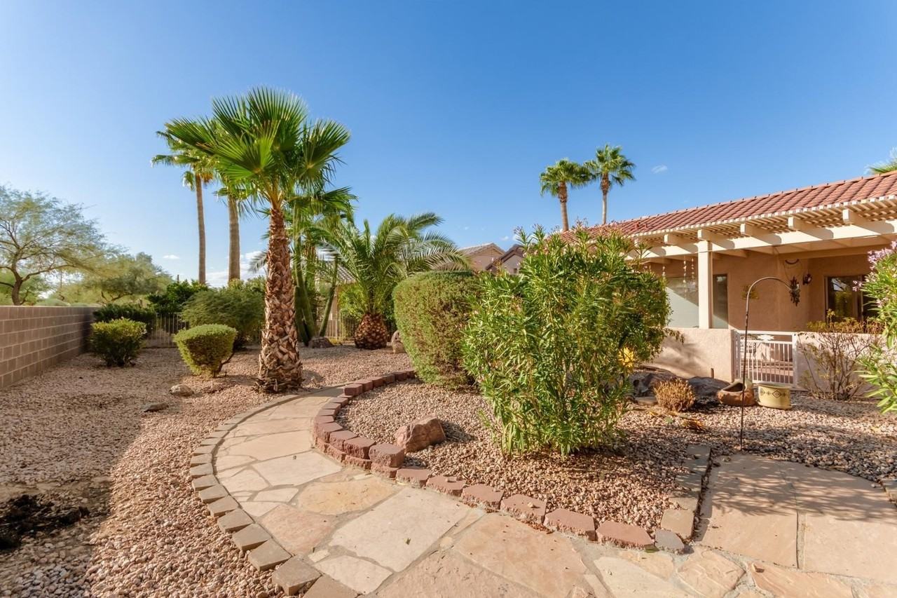 16215 W Desert Winds Dr - Photo 2 of 19