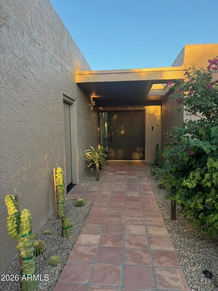 1725 E Staghorn Ln - Photo 2 of 22