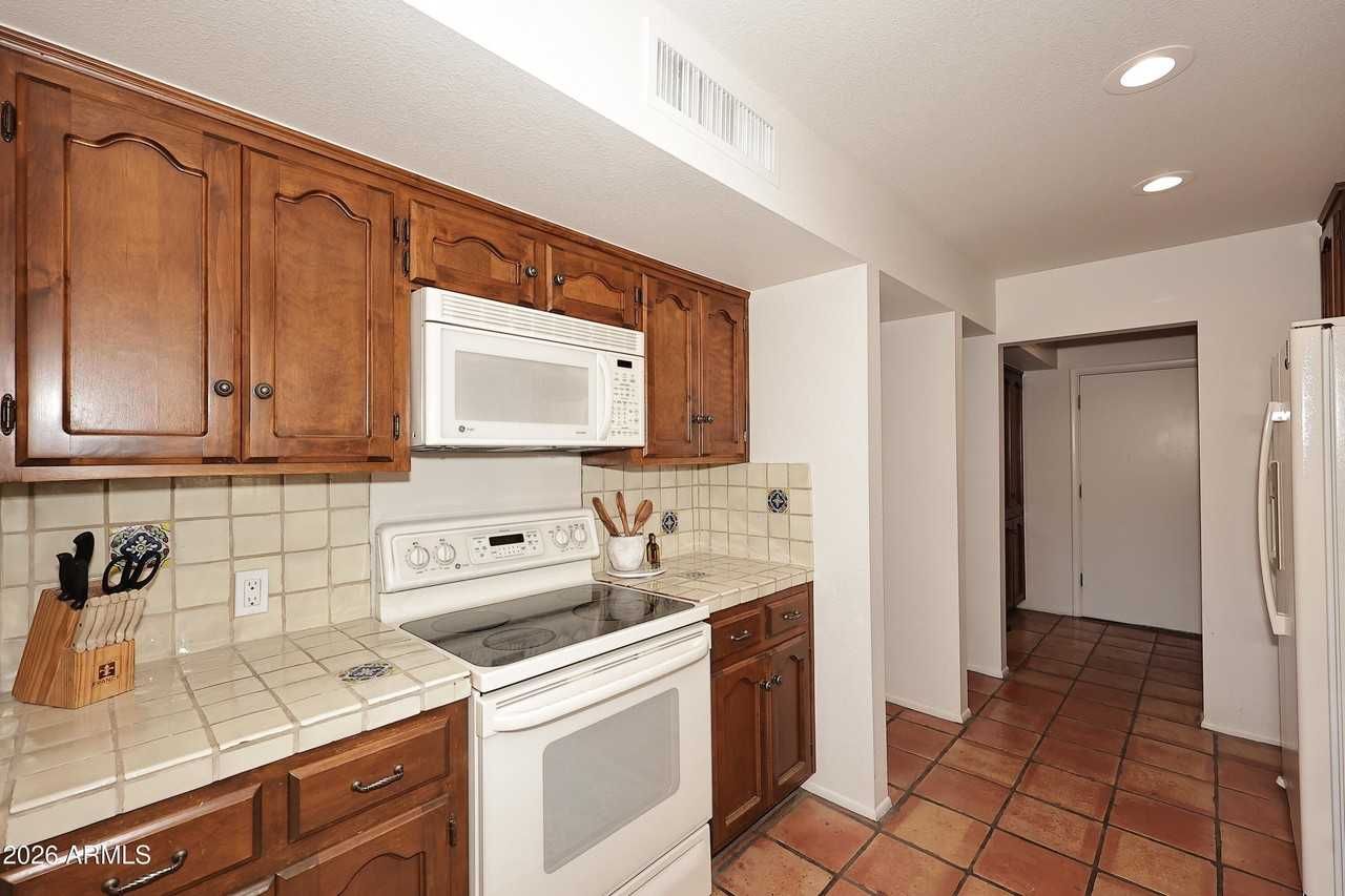 1725 E Staghorn Ln - Photo 6 of 22