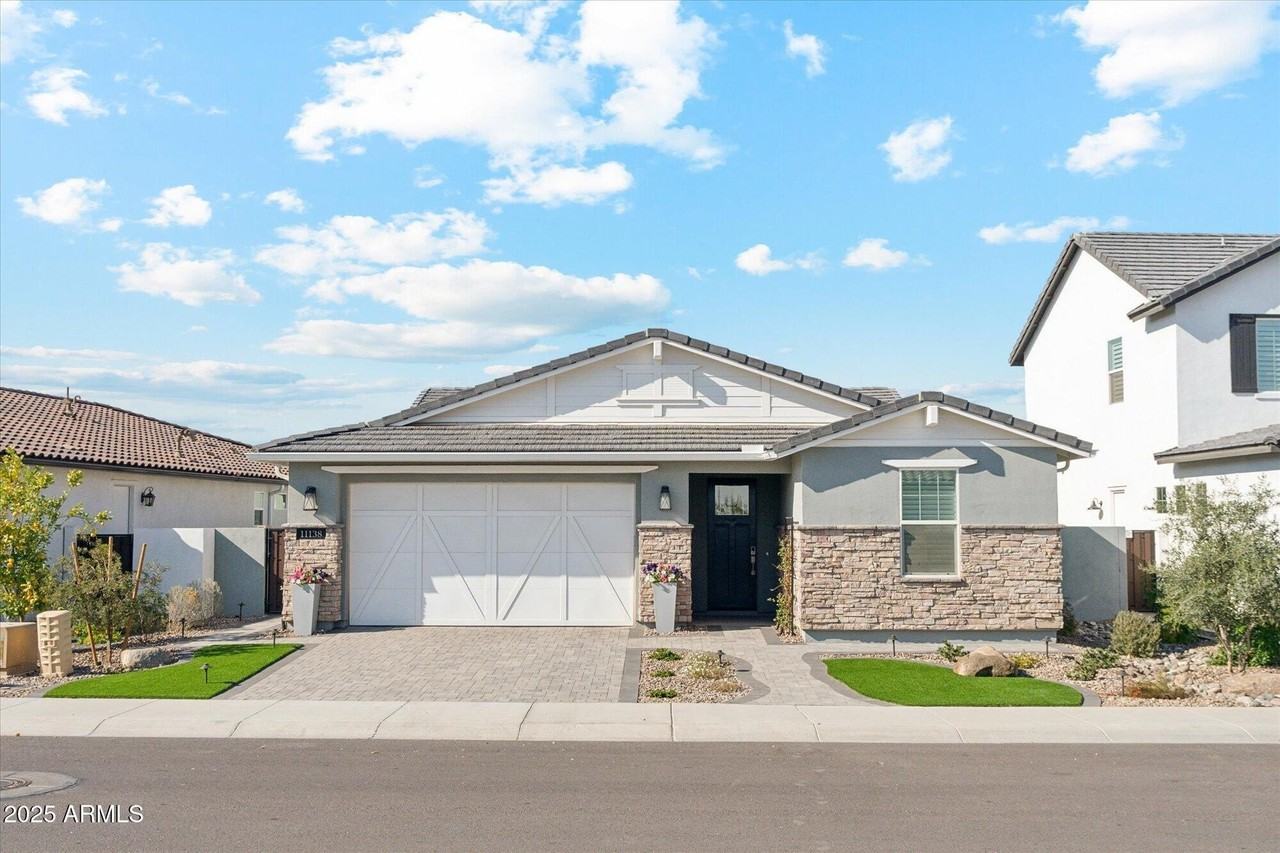 11138 N San Clemente St - Photo 2 of 32