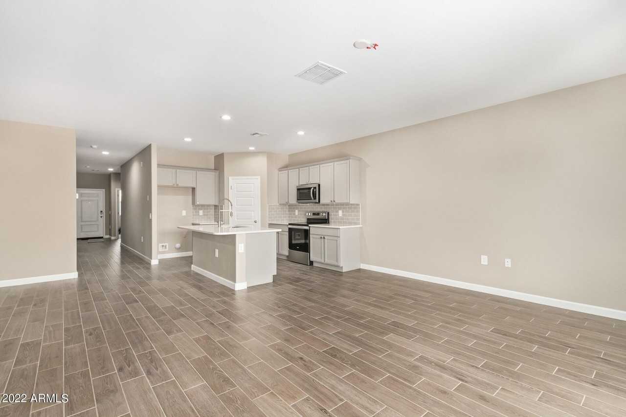 24147 W Verlea Dr - Photo 3 of 22