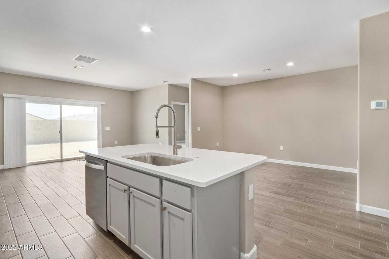 24147 W Verlea Dr - Photo 6 of 22