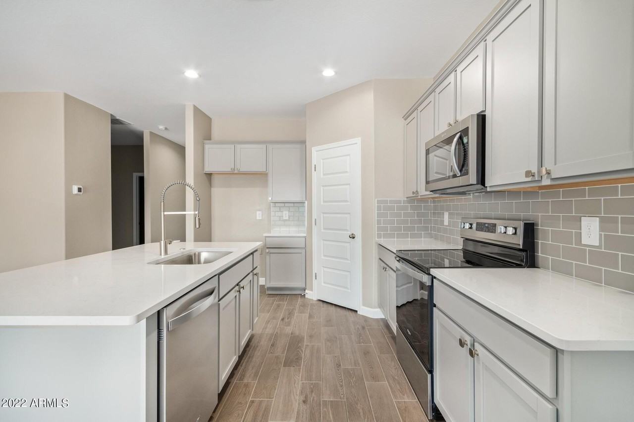 24147 W Verlea Dr - Photo 7 of 22