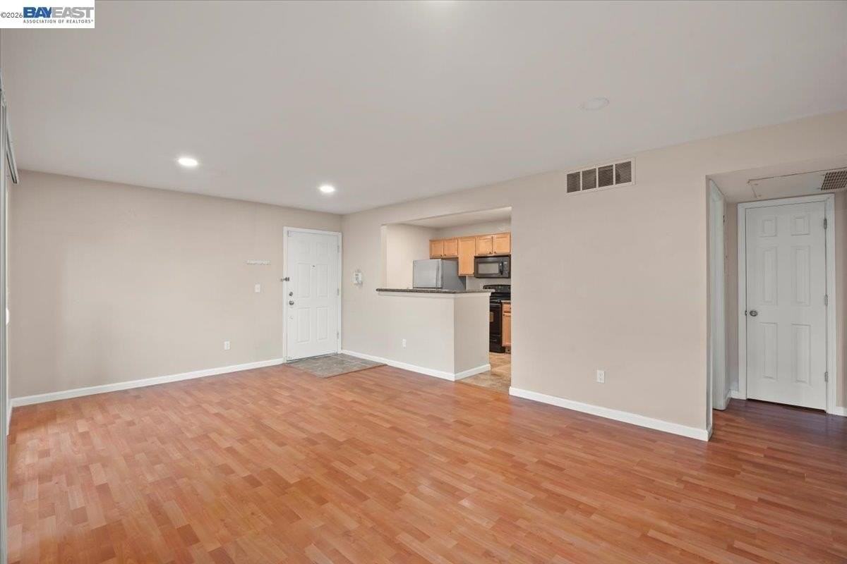 215 Reflections Dr Apt 16 - Photo 4 of 17