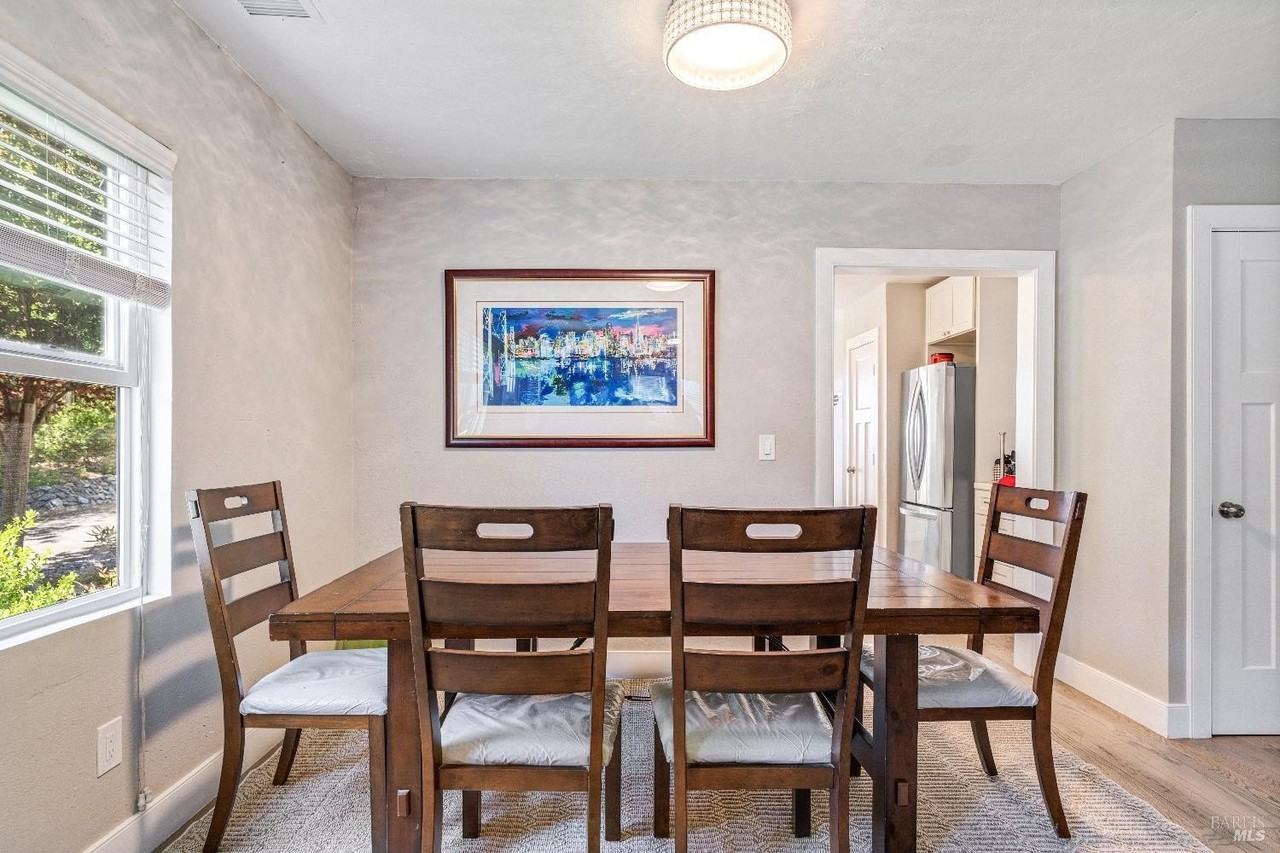 1554 Laurel Ln - Photo 6 of 12