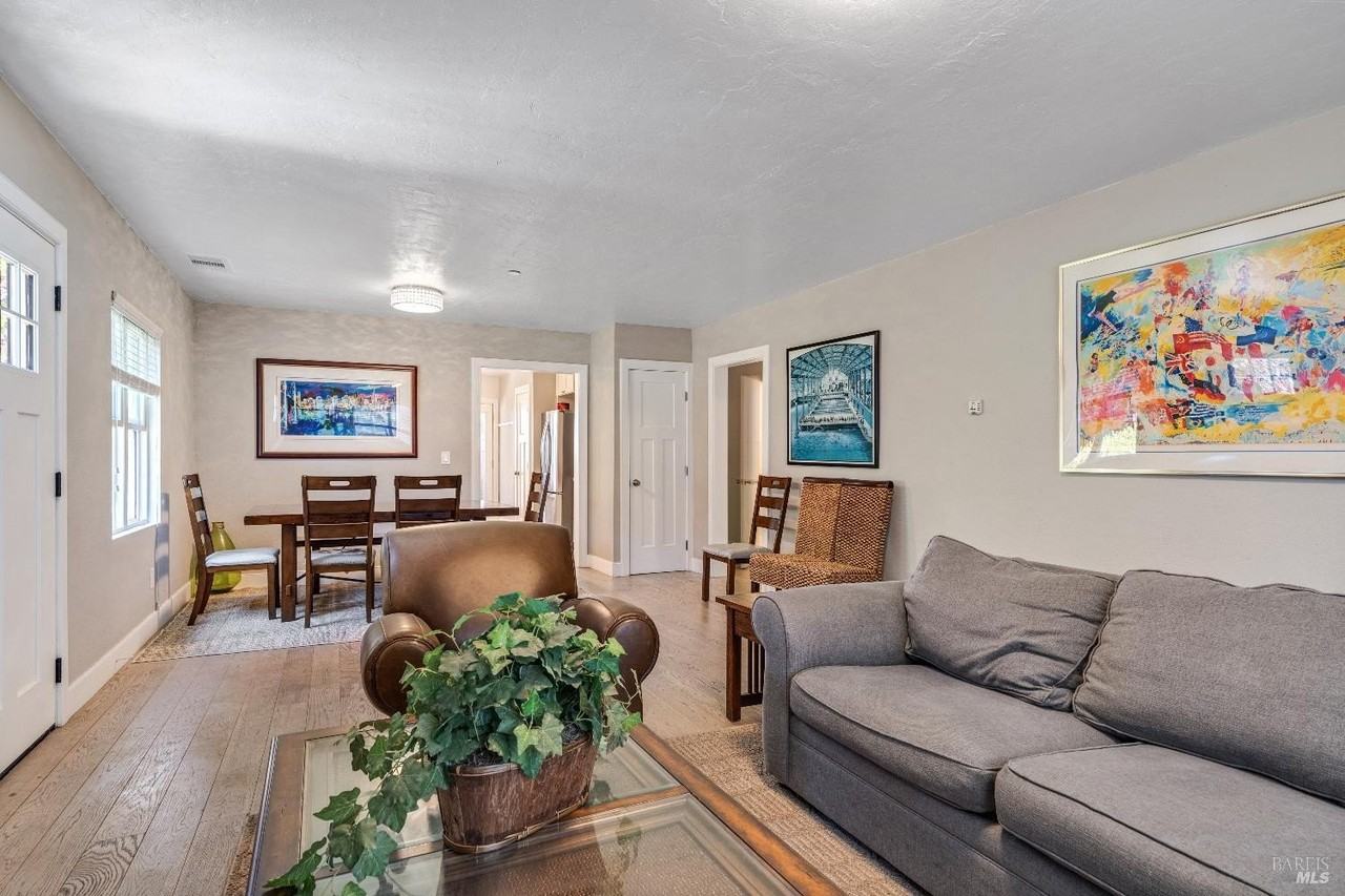 1554 Laurel Ln - Photo 7 of 12