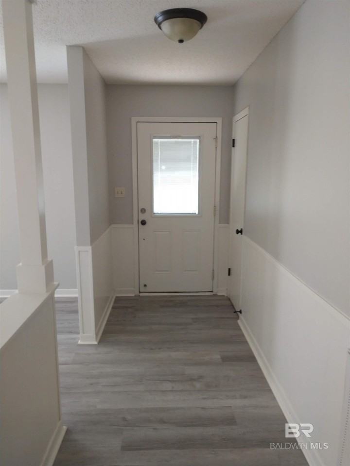 1107 Caroline Ave - Photo 2 of 16