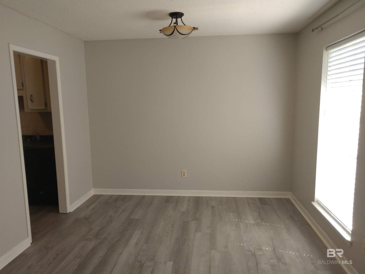 1107 Caroline Ave - Photo 4 of 16