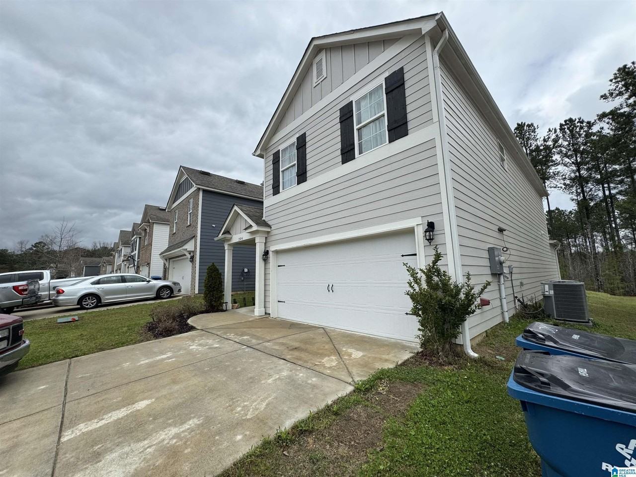 204 Chelsea Park Rd - Photo 2 of 10