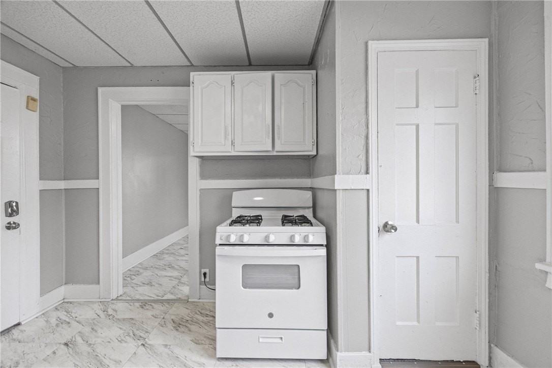 288 Driving Park Ave - Photo 7 of 23