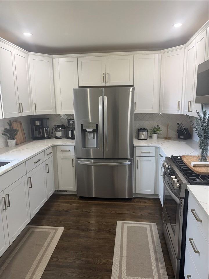 1560 Blossom Rd - Photo 3 of 10