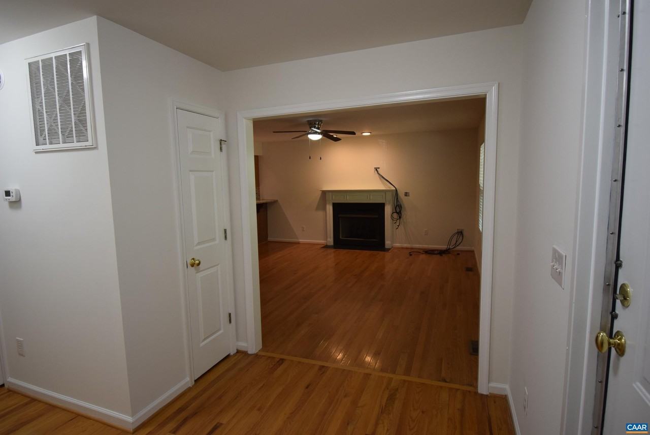 19 Woodlawn Dr - Photo 2 of 29