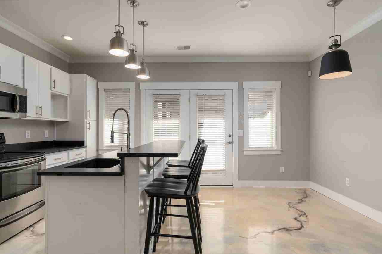 1412 Adams St - Photo 3 of 32