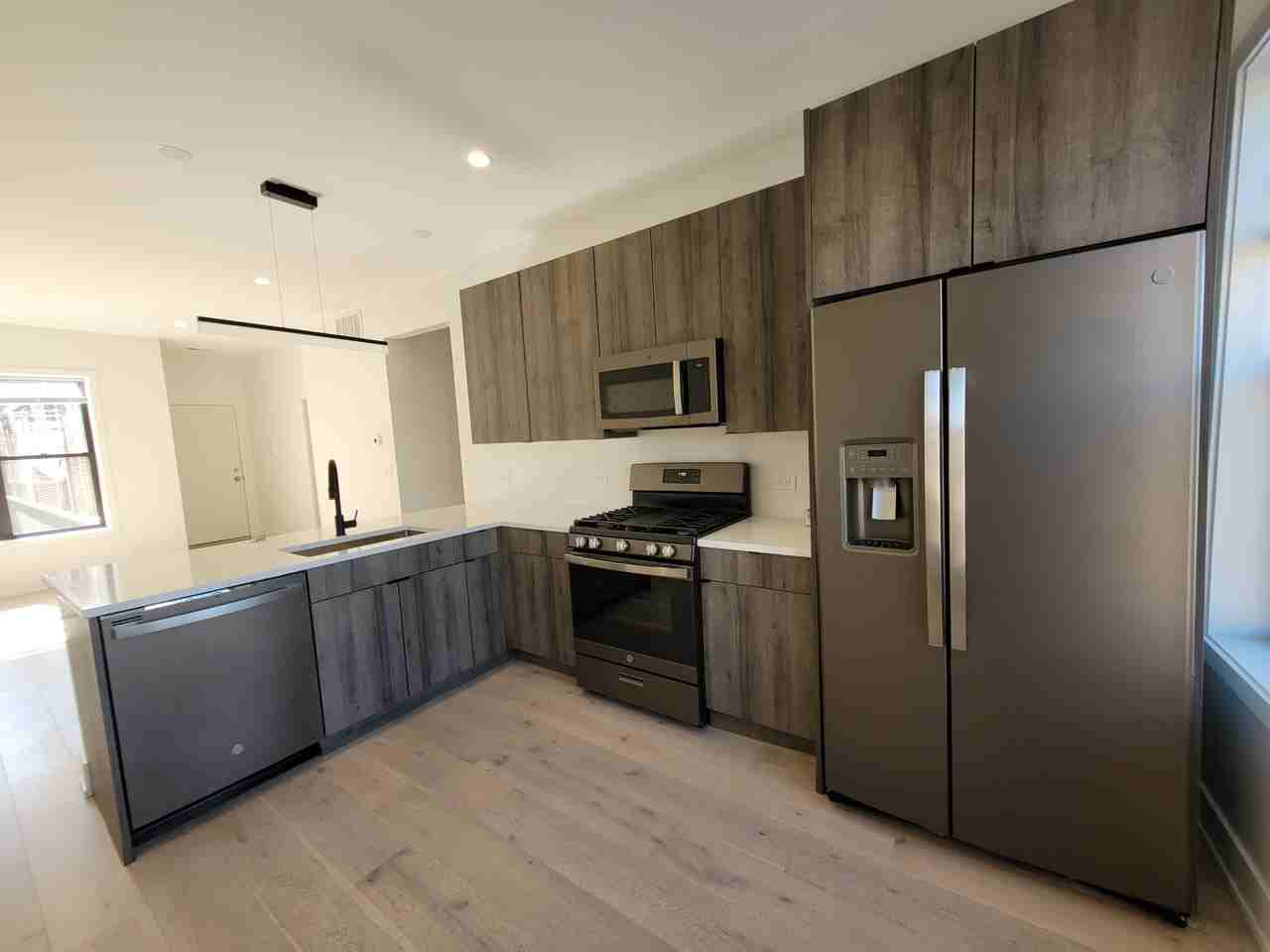 1334 W Bryn Mawr Ave #3R - Photo 3 of 16