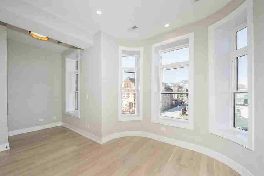 1541 N Washtenaw Ave #1 - Photo 4 of 14