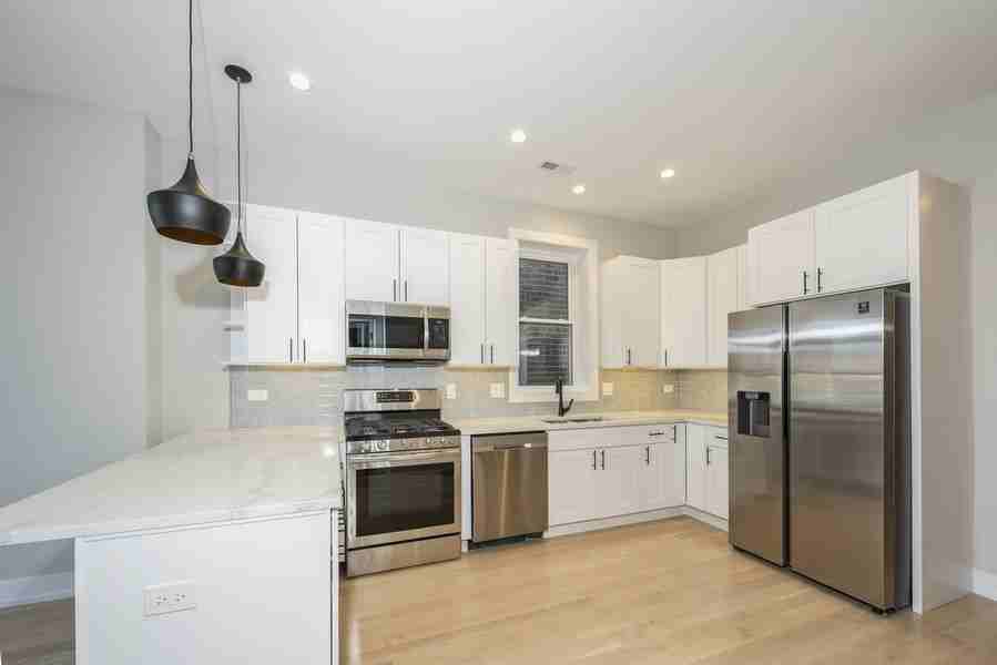 1541 N Washtenaw Ave #1 - Photo 6 of 14