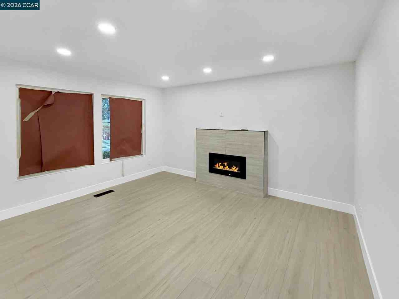 1158 Jensen Cir - Photo 4 of 13