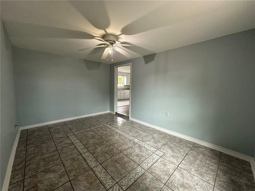 107 Holly Dr - Photo 2 of 14