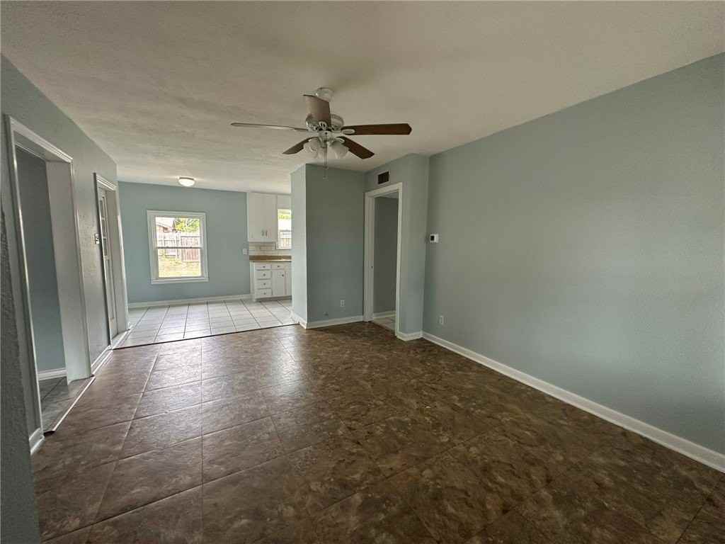 107 Holly Dr - Photo 4 of 14