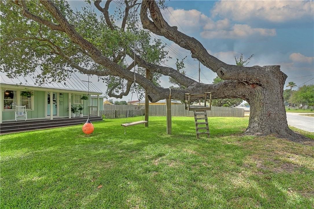 718 N Magnolia St - Photo 3 of 29