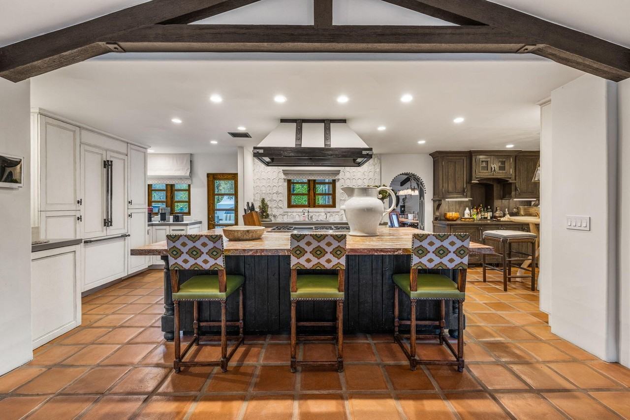 535 N Belardo Rd - Photo 4 of 45