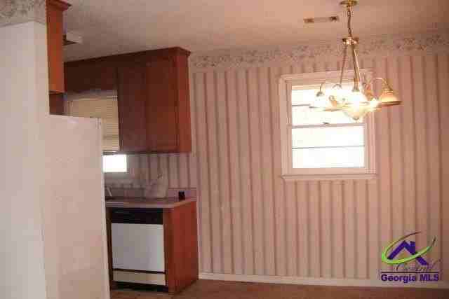 607 Greenbriar Rd - Photo 3 of 8