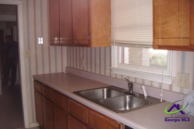 607 Greenbriar Rd - Photo 4 of 8