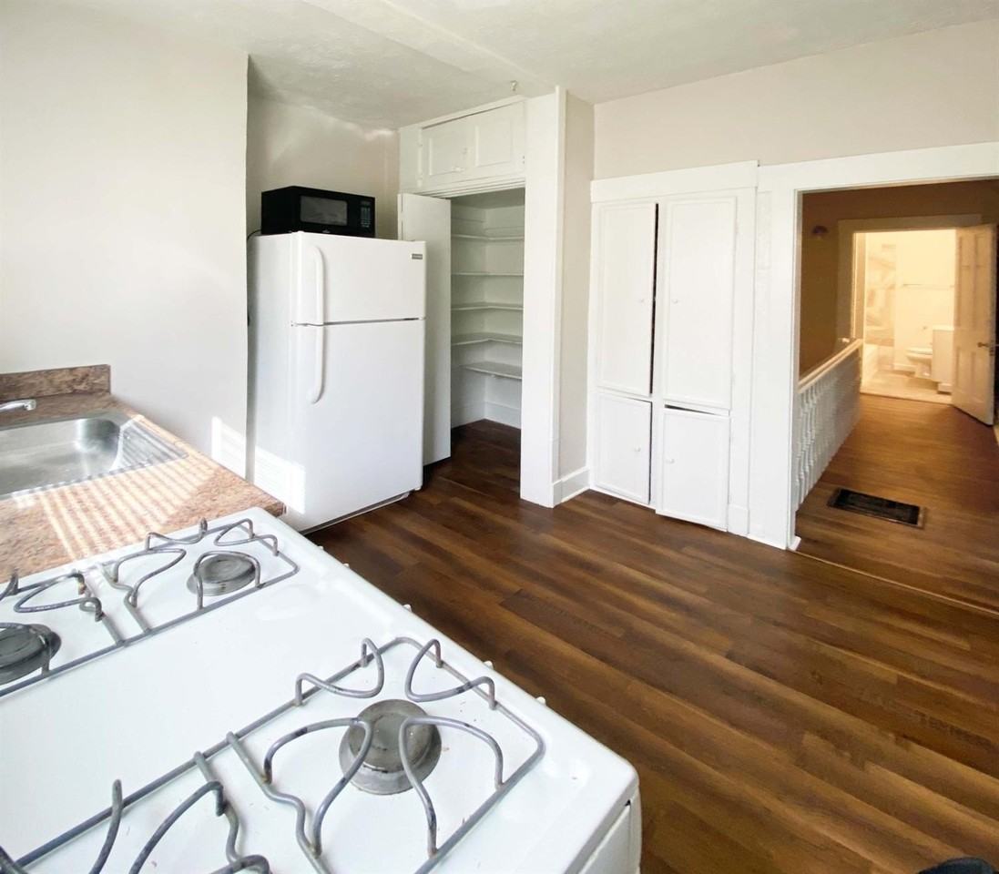 5651 Ridge Ave Apt 2 - Photo 4 of 11