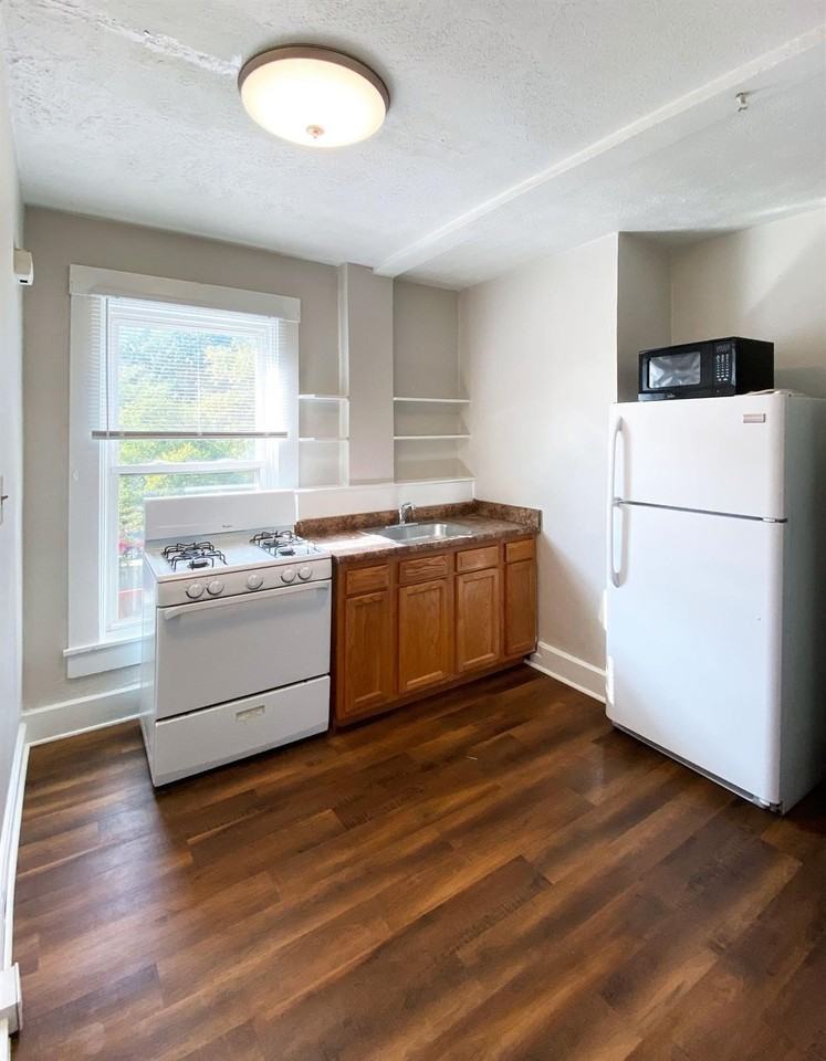 5651 Ridge Ave Apt 2 - Photo 5 of 11