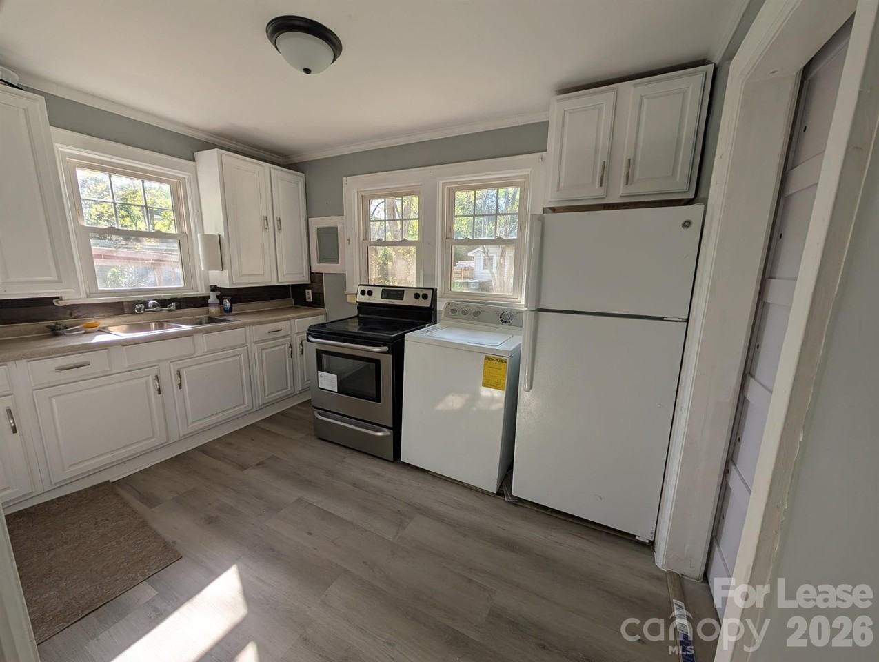 1008 E 36th St - Photo 4 of 10