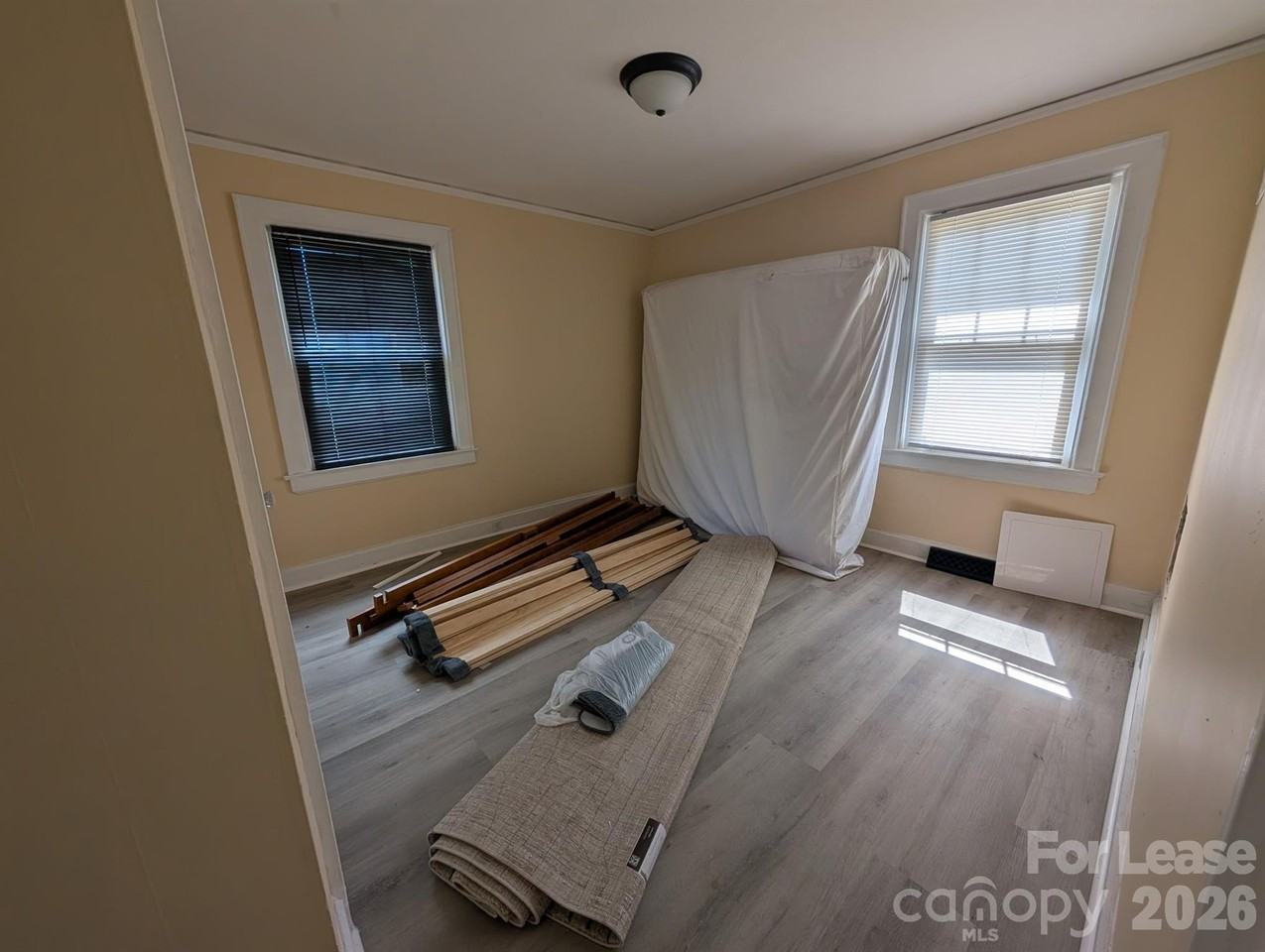 1008 E 36th St - Photo 6 of 10